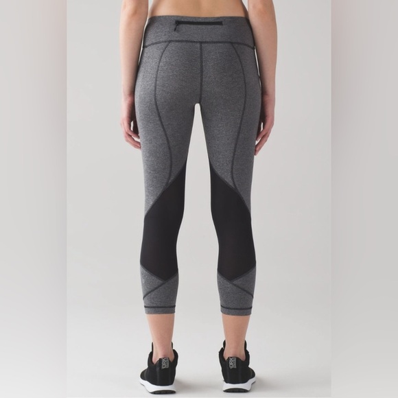 Lululemon Women’s Pace Rival Crop 22’ Leggings, Size 4 - Picture 4 of 14